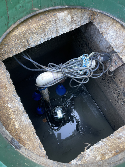 Sump pump setup for effective sewer line blockage removal